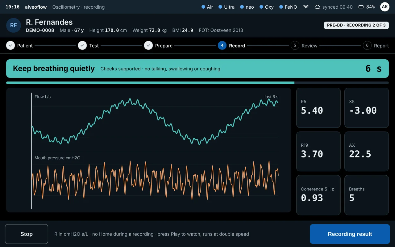 Pro live recording screen with flow and pressure traces