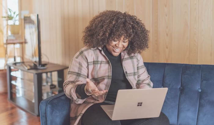 Doctor using spirometer app to explain lung health data to a patient on a digital screen